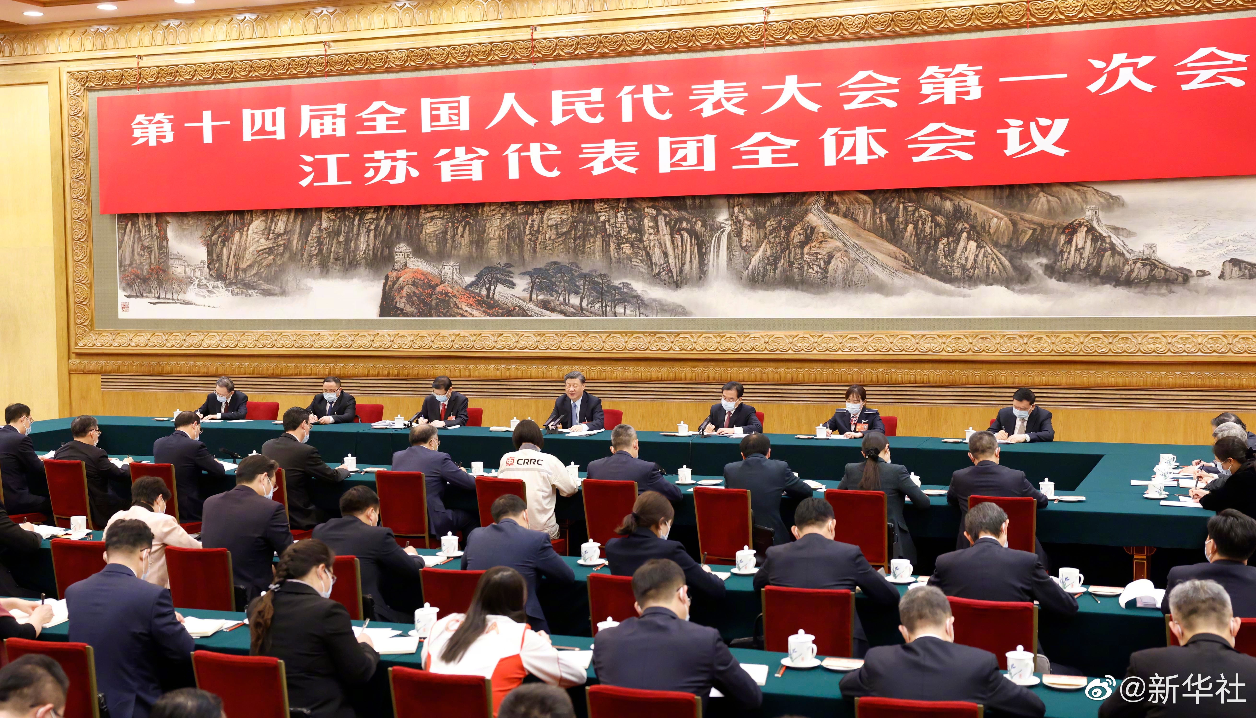 習(xí)近平總書記參加江蘇代表團(tuán)審議，現(xiàn)場聽取徐工集團(tuán)匯報發(fā)言，對徐工五年發(fā)展給予充分肯定和殷切期望