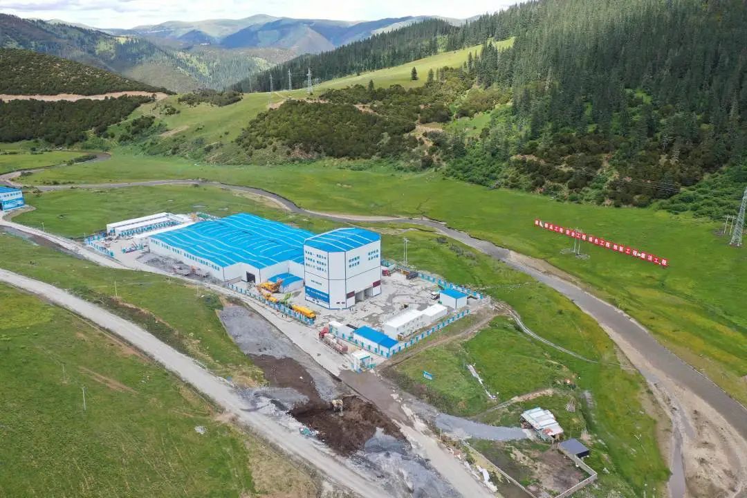“站”立高原！徐工攪拌站助力川藏線建設(shè)！