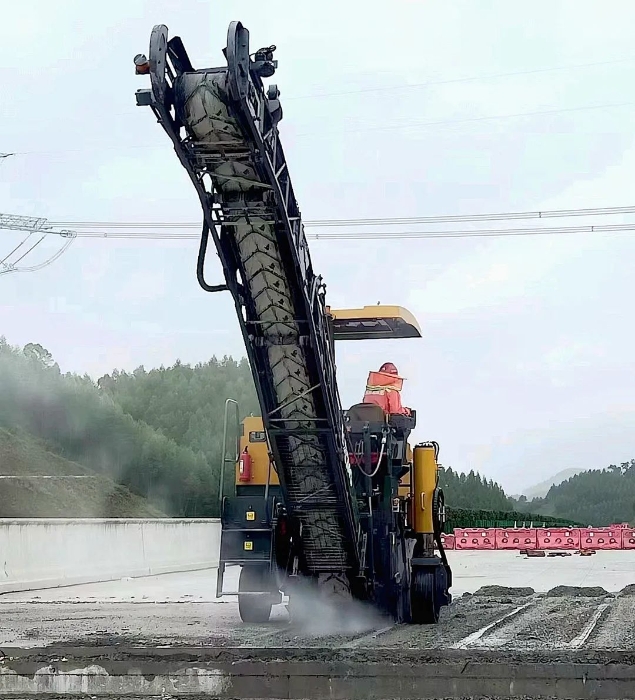 靠譜！徐工銑刨機(jī)化身“護(hù)路使者”助力巴平高速建設(shè)！