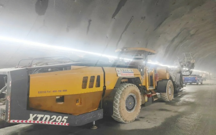 高壓高海拔！徐工鑿巖臺車挑戰(zhàn)高難度鐵路隧道