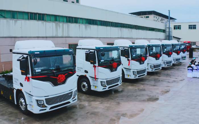 預(yù)見(jiàn)“梅”好！百臺(tái)徐工底置充電牽引車奔赴廣東梅州