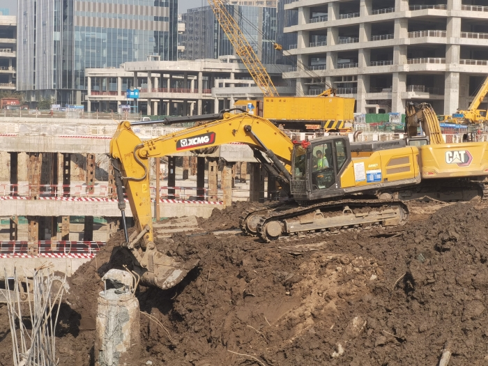 品質(zhì)+節(jié)油+高效！徐工XE335GK助建亞洲最大地下空間