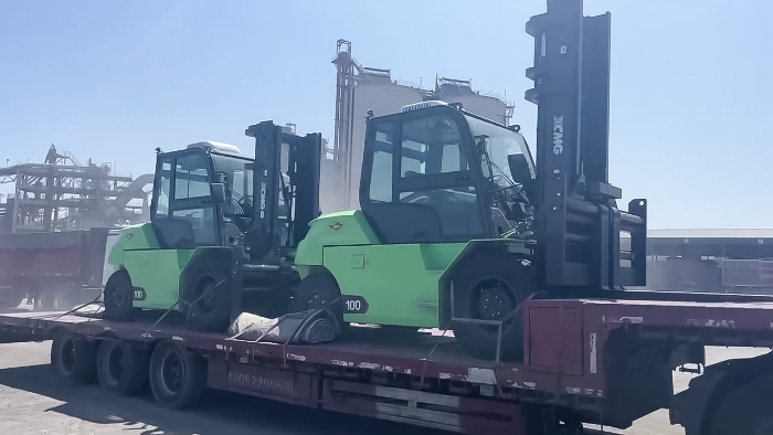 從室內(nèi)到室外，24小時(shí)不停歇！徐工孔雀叉車扎根新疆鋼材廠