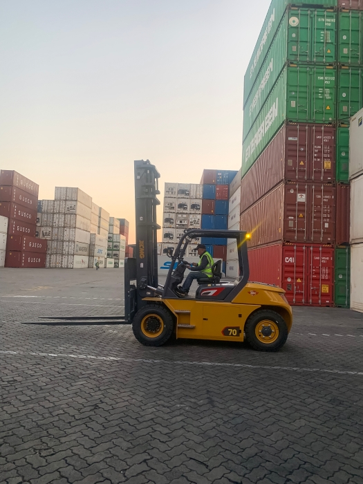 徐工叉車批量進(jìn)駐廈門(mén)港，一站式解決方案賦能港口物流新升級(jí)